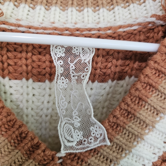 Sadie & Sage Cream and Brown V-Neck Sweater - Picture 3 of 4